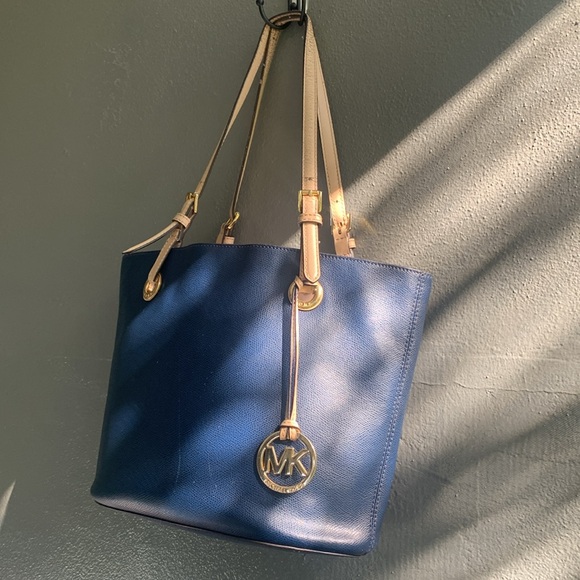 Michael Kors - Picture 2 of 16